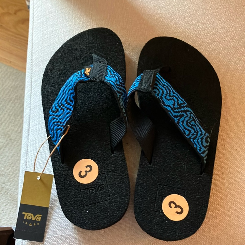 Brand new boys/girls Teva sandles! Tags on!